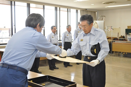 市川分団長褒章伝達