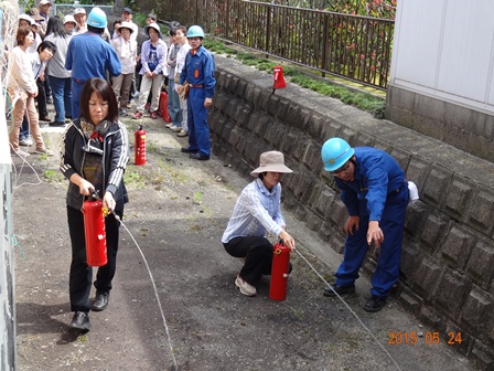 水消火器による消火訓練