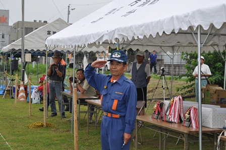 プレ大会で訓示する鵜野副団長