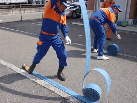 ホース延長訓練の様子