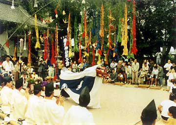 椿岸神社獅子舞