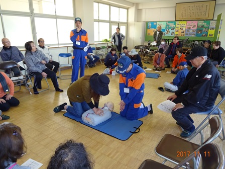 笹川五丁目自治会の指導にあたる四郷分団