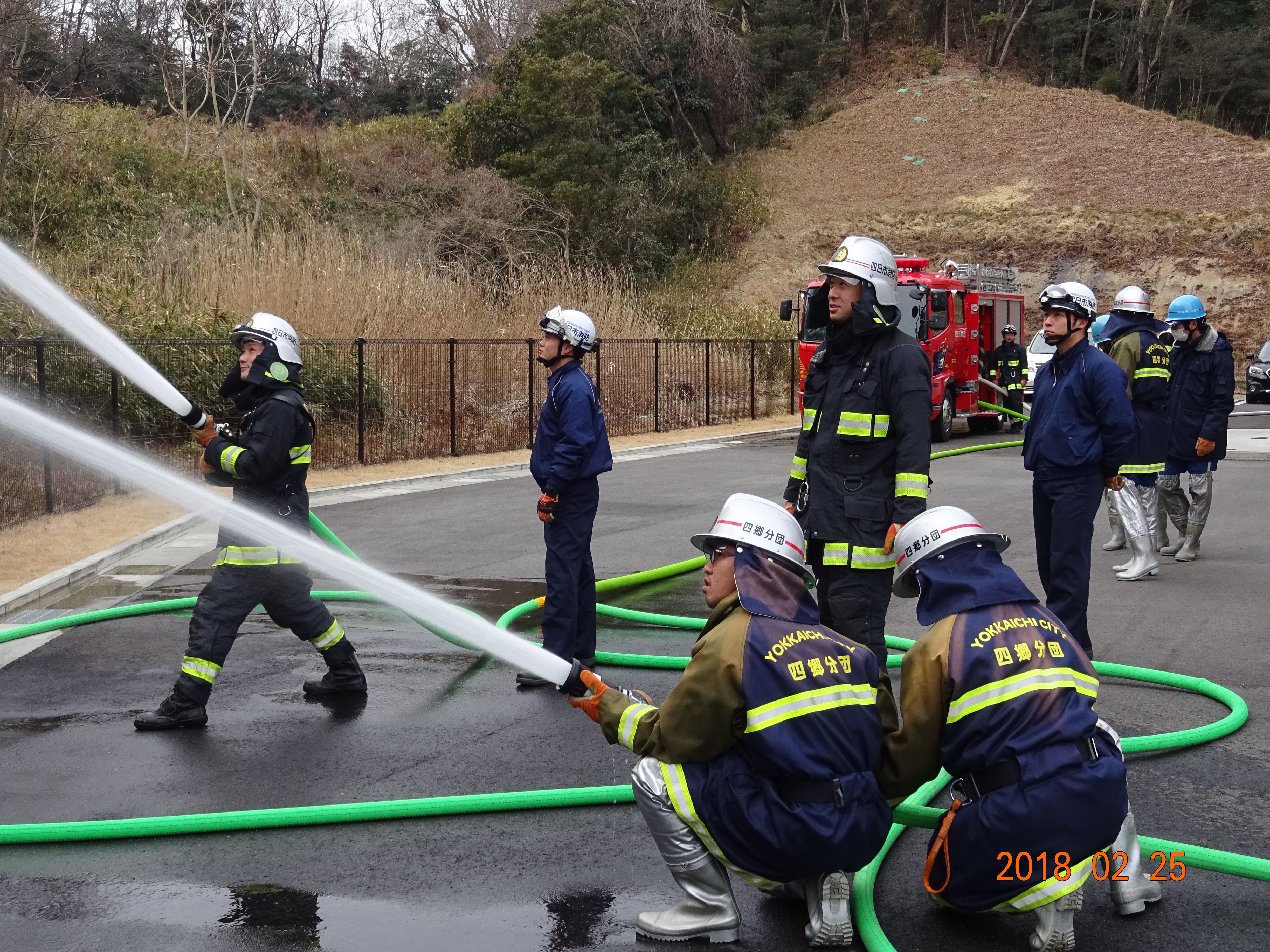 常備消防隊との放水