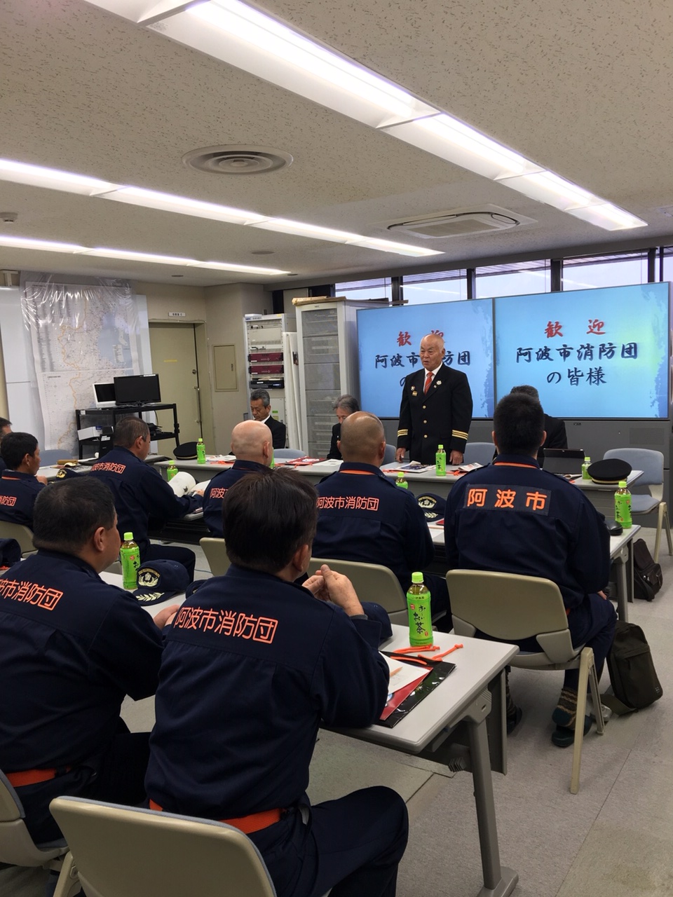 挨拶する伊藤団長