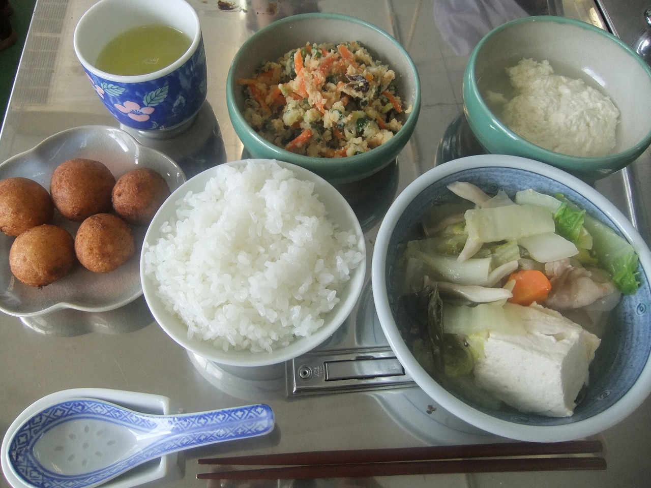 ご飯、卯の花など