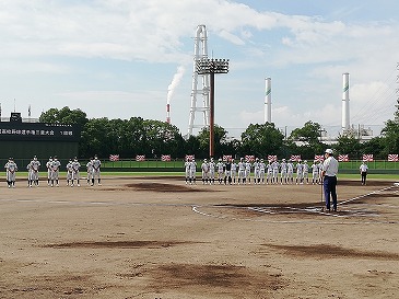 全国高等学校野球選手権三重大会開始式で市長が挨拶している。