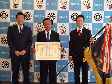 関西茶品評会入賞者表敬訪問の際の記念写真。