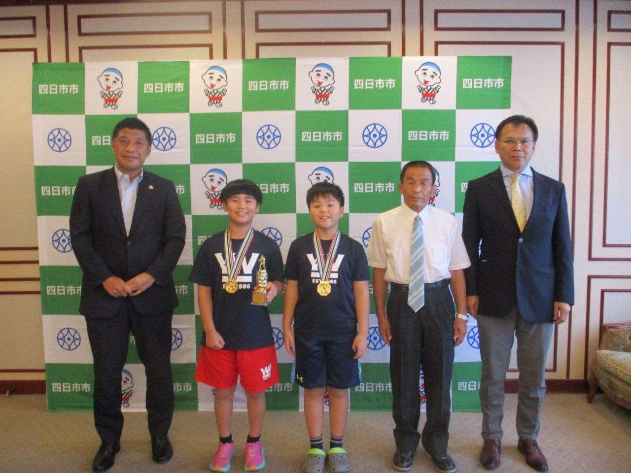 0818　全国少年少女レスリング選手権大会優勝者表敬訪問