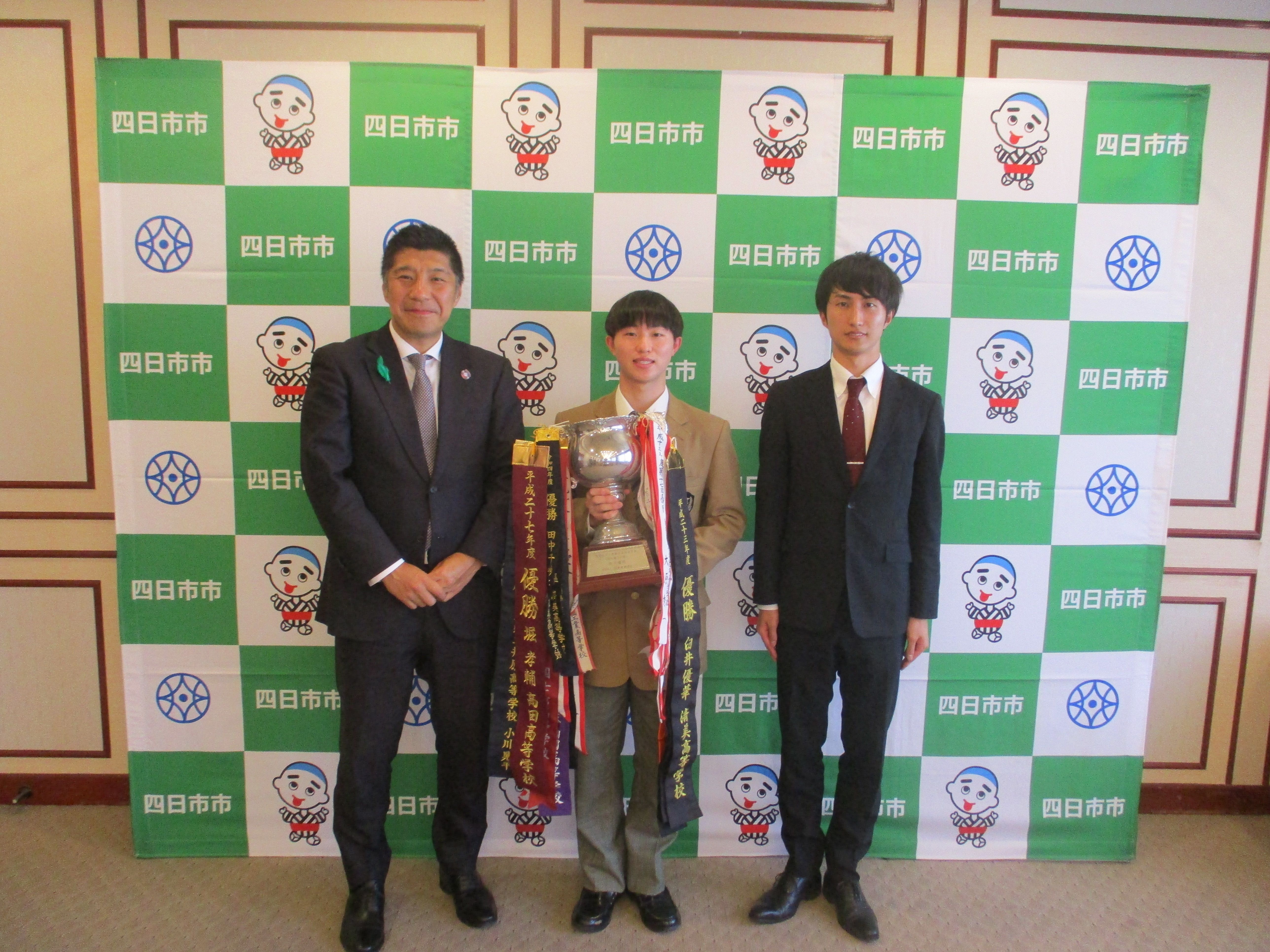 20240425　全国高等学校新体操選抜大会入賞選手表敬訪問.JPG