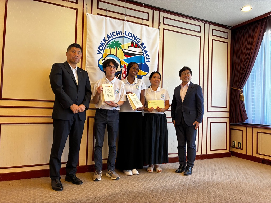 20260806 トリオ帰国報告表敬訪問.jpg